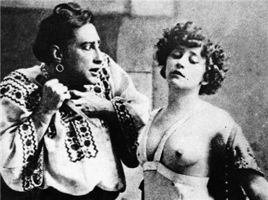 Colette on the stage of La Chair, 1908.