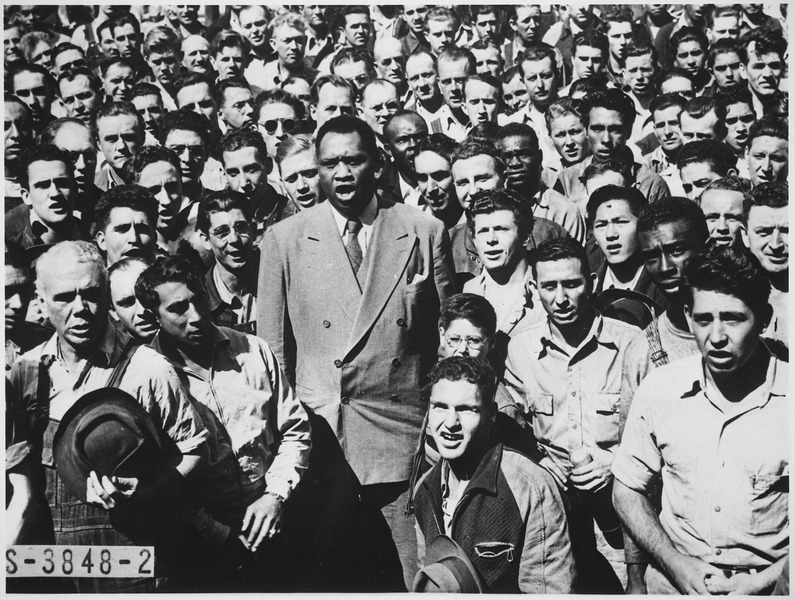Paul Robeson at Oakland shipyard, 1942. National Archives.
